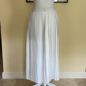 VINCE size 4 midi skirt. Never worn